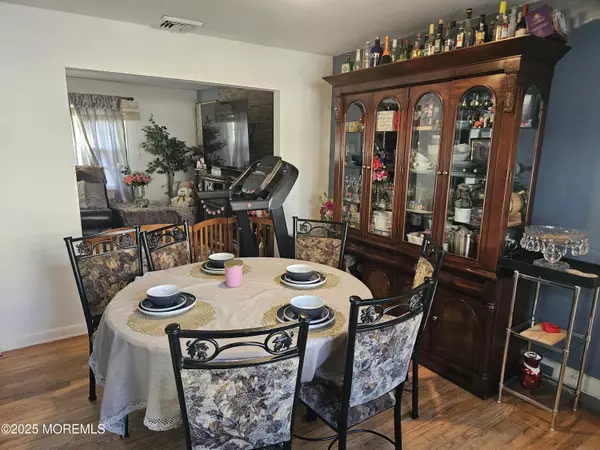 Oakhurst, NJ 07755,489 Freehold Street