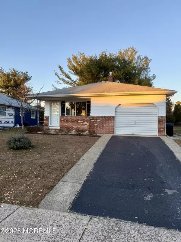 8 Nevis Court, Toms River, NJ 08757