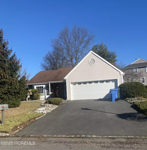 12 Bridle Path, Tinton Falls, NJ 07753