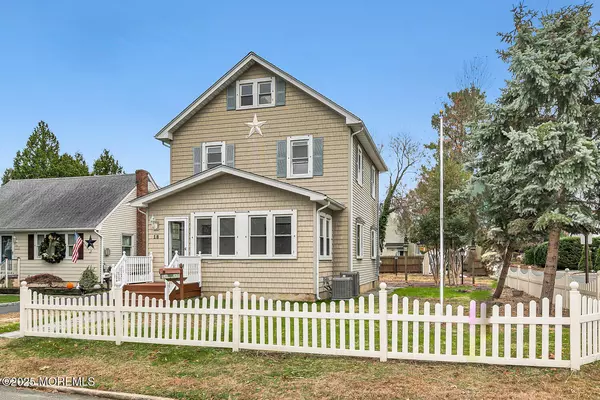 18 Holly Street, Rumson, NJ 07760