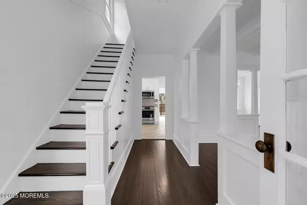 Rumson, NJ 07760,18 Holly Street