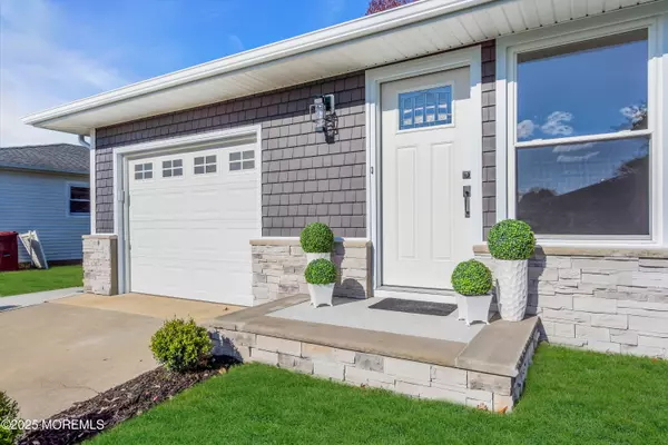 17 Palmetto Point Street, Toms River, NJ 08757