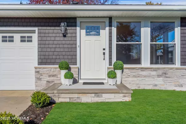 Toms River, NJ 08757,17 Palmetto Point Street