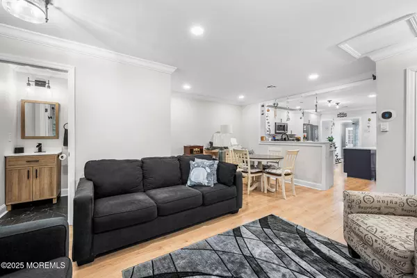 Freehold, NJ 07728,24 Calle De Elvira #B