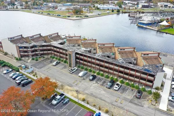 Toms River, NJ 08753,77 E Water Street #5