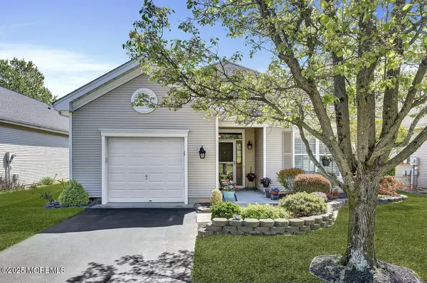 Lakewood, NJ 08701,4 Lilac Springs Court