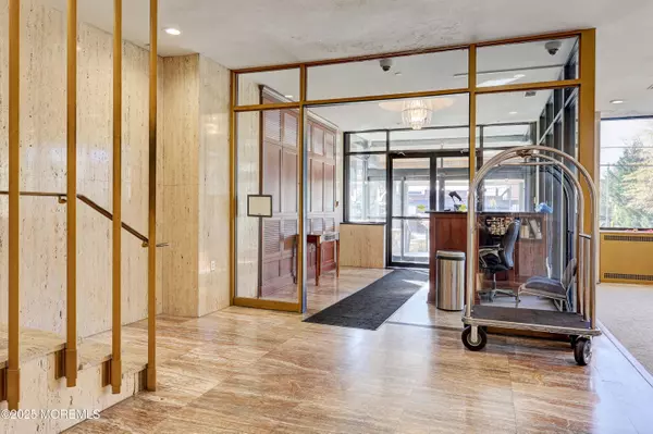 Red Bank, NJ 07701,28 Riverside Avenue #7D