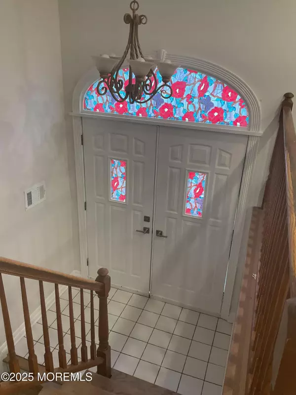 Howell, NJ 07731,117 Greymoor Road