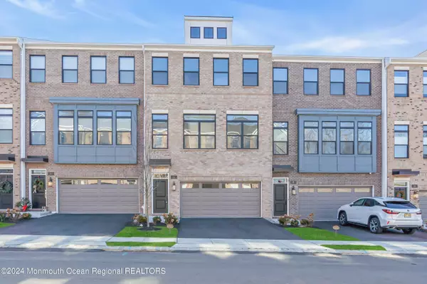 6 Augustus Drive, Middletown, NJ 07748