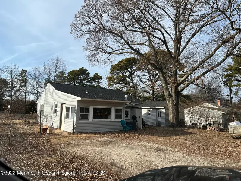 511 Holly Village Lane, Toms River, NJ 08753