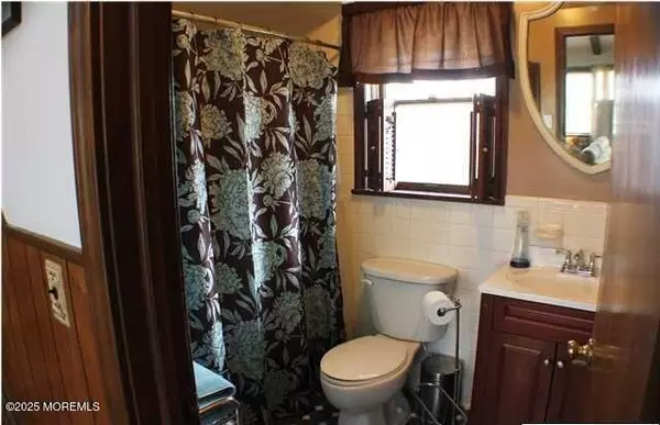 Avon-by-the-sea, NJ 07717,319 Main Street