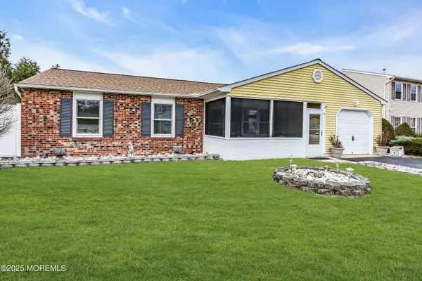 Howell, NJ 07731,4 Evergreen Place