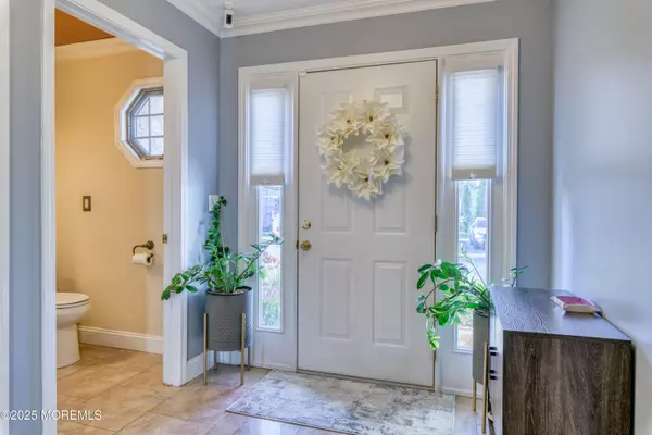 Little Silver, NJ 07739,5 Hickory Lane