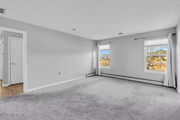 Toms River, NJ 08757,7 Alton Court