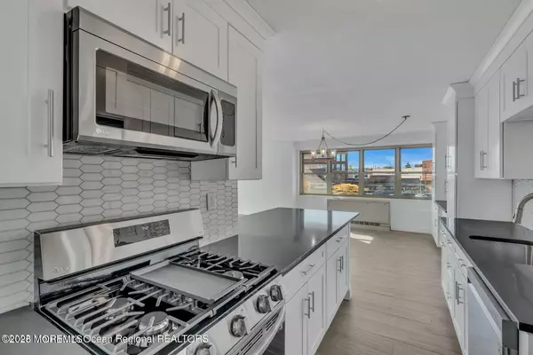 Red Bank, NJ 07701,28 Riverside Avenue #1G