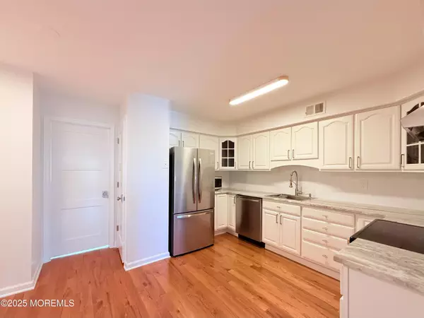 Monmouth Beach, NJ 07750,25 Meadow Avenue #64