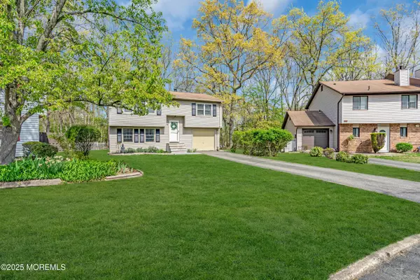 Howell, NJ 07731,6 Robin Road #1000