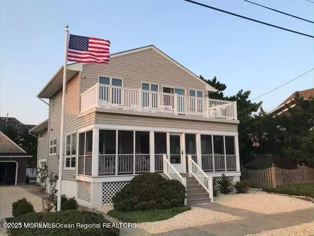 Seaside Park, NJ 08752,10 E Street