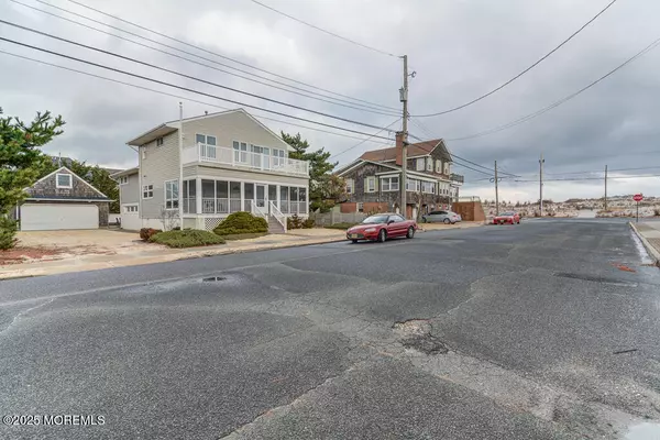 Seaside Park, NJ 08752,10 E Street