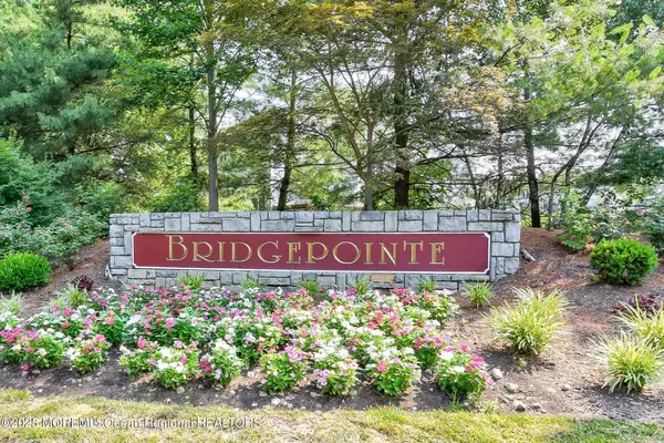 South Amboy, NJ 08879,18 Bridgepointe Drive #207