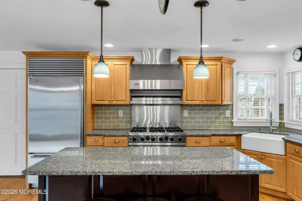 Rumson, NJ 07760,20 Rosalie Avenue