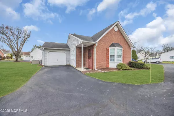 Freehold, NJ 07728,7 Gatley Close