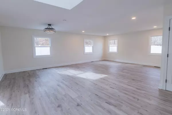 Manalapan, NJ 07726,42 Livingston Lane