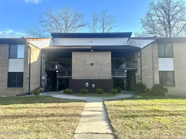 10 Pine Cluster Circle #E, Manalapan, NJ 07726