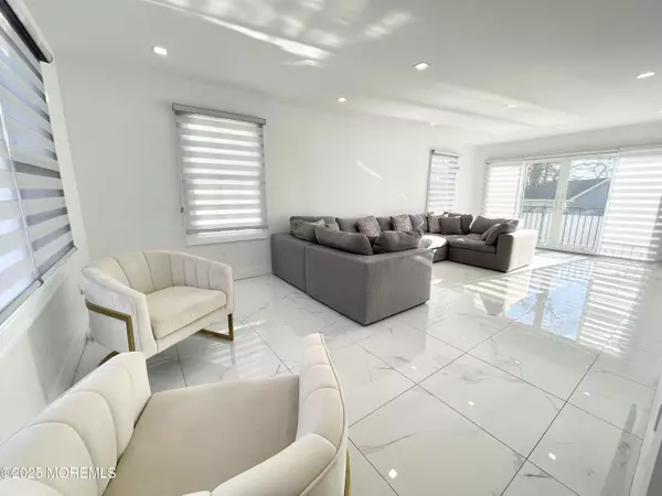 7 Berger Avenue, Oakhurst, NJ 07755