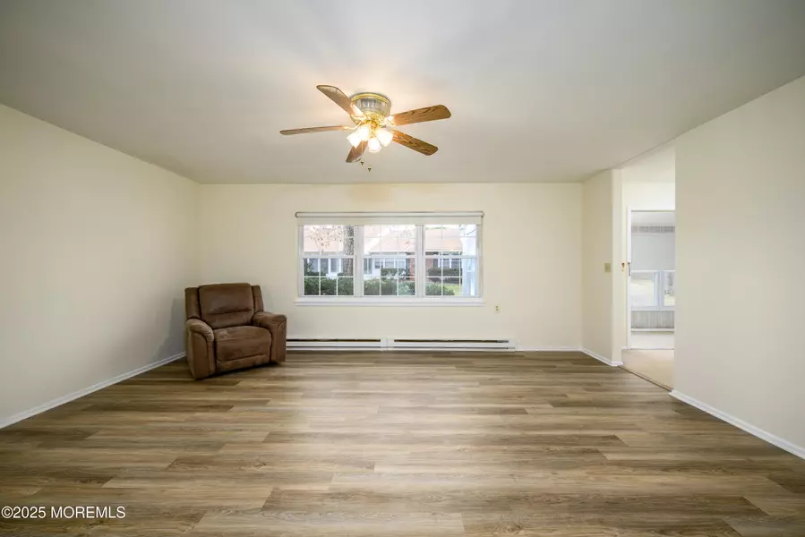 933 Thornhill Court, Lakewood, NJ 08701