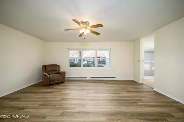 933 Thornhill Court, Lakewood, NJ 08701