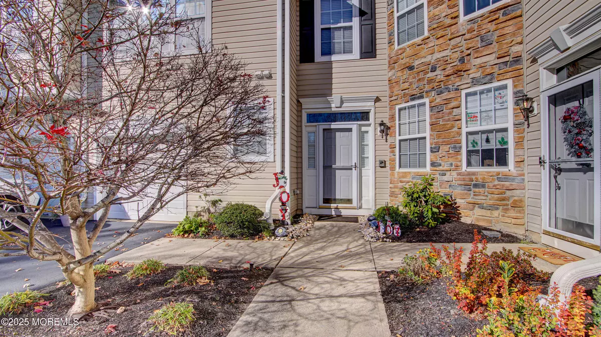 Manalapan, NJ 07726,232 Shinnecock Drive