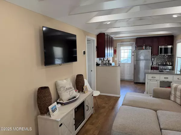 Point Pleasant Beach, NJ 08742,7 Brunswick Place