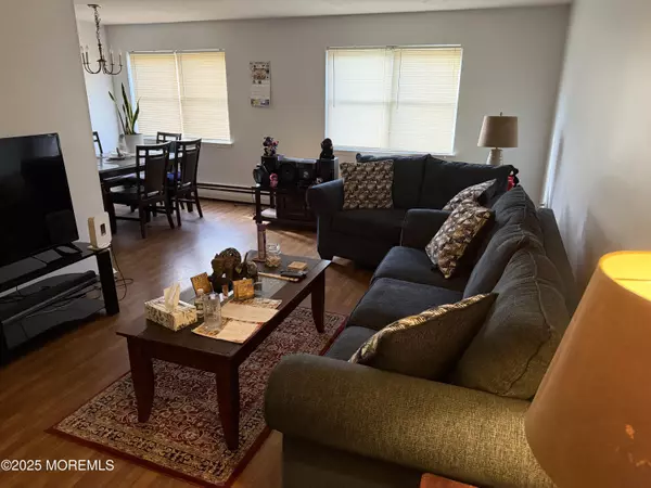 Freehold, NJ 07728,76 Manchester Court #B