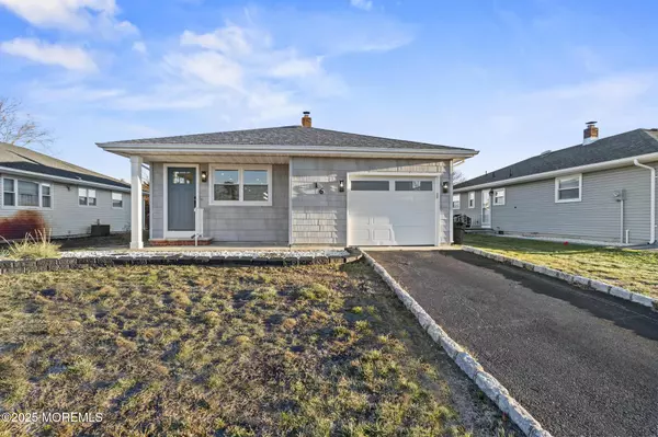 16 Saint Kitts Drive, Toms River, NJ 08757