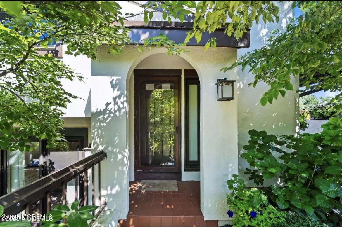 Red Bank, NJ 07701,85 Tower Hill Drive #608