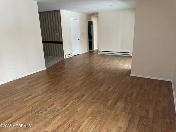 Manalapan, NJ 07726,171 Amberly Drive #G