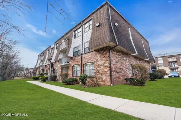 Iselin, NJ 08830,603 Green Hollow Drive #603