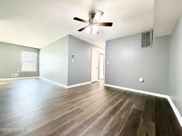 Aberdeen, NJ 07747,304 Wellington Place