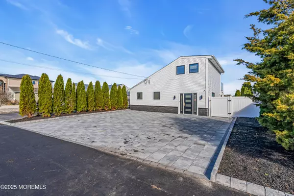 Toms River, NJ 08753,320 Silver Lagoon Drive