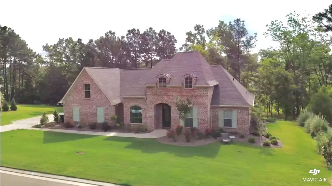 108 Ridgetop Circle, Flowood, MS 39232