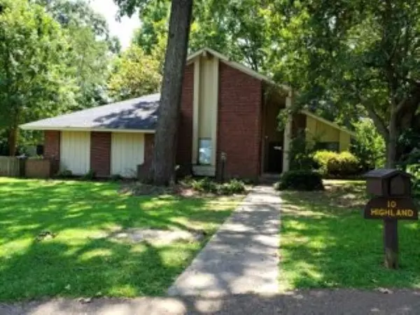 10 Highland Square, Clinton, MS 39056