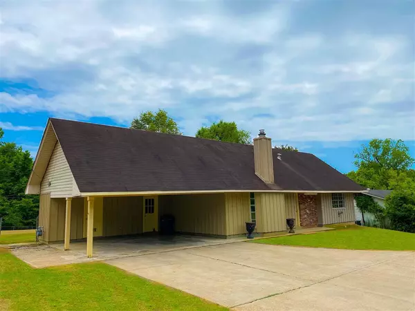 1708 Moonmist Drive, Yazoo City, MS 39194