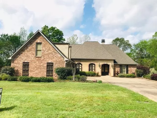 108 Oakridge Trail, Flowood, MS 39232