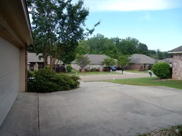 Brandon, MS 39047,320 Azalea Court