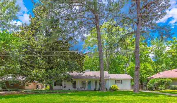 3739 Montrose Circle, Jackson, MS 39216