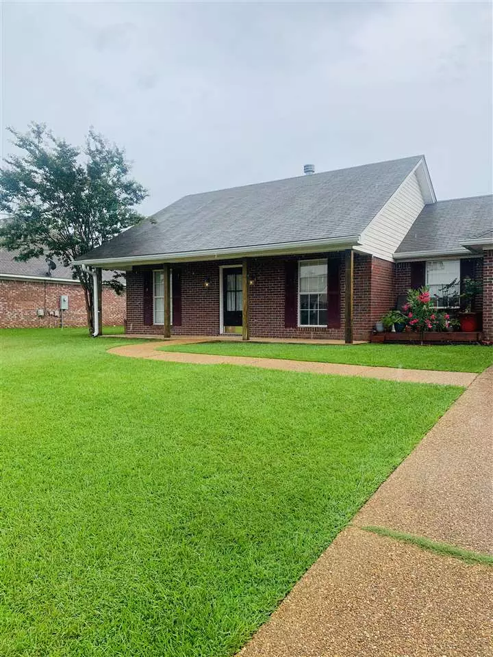 Pearl, MS 39208,213 White Oak Place