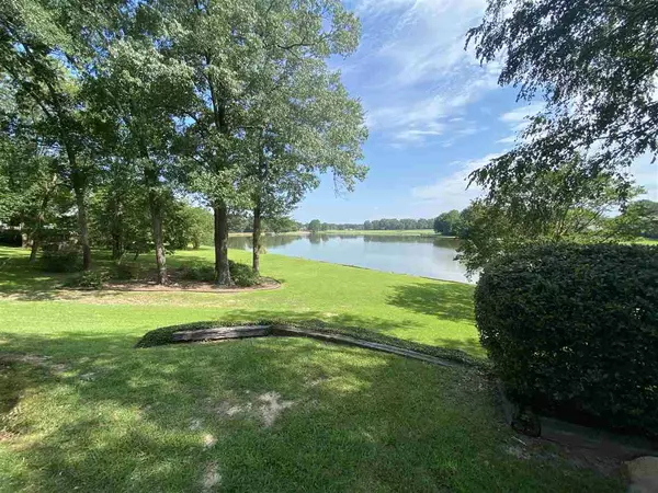 Madison, MS 39110,413 Forest Lake Place