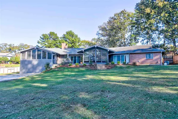 1525 Brobridge Drive, Jackson, MS 39211