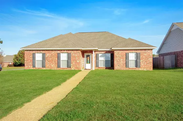 220 White Oak Place, Pearl, MS 39208